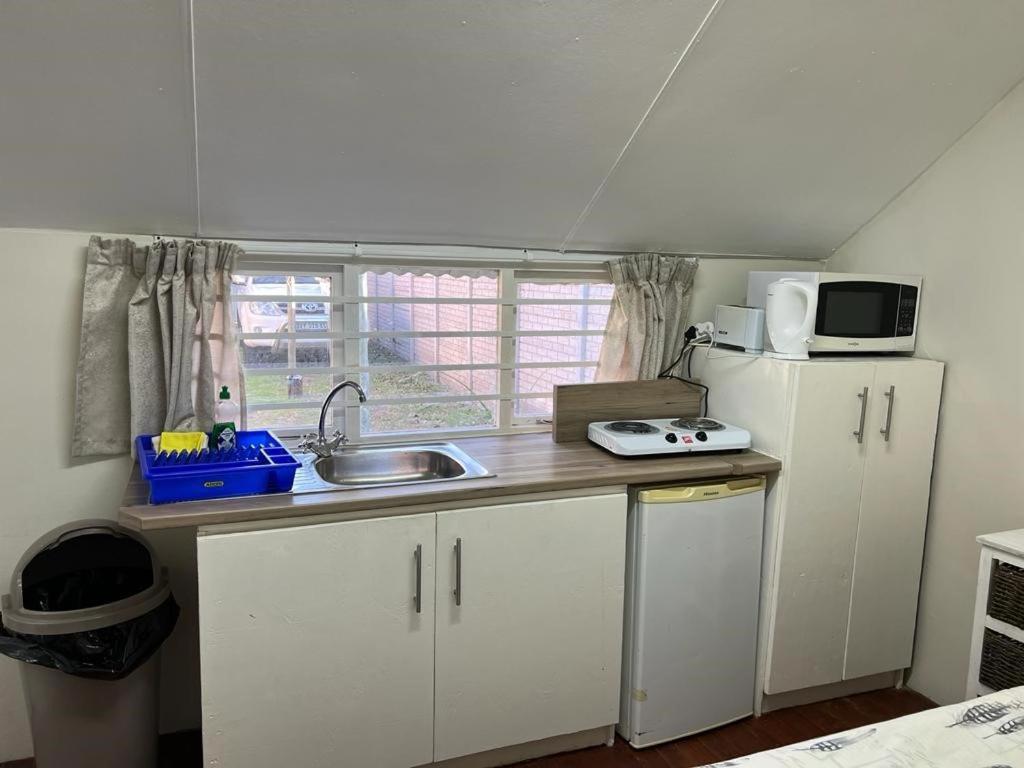 Albatross Beach Guest House Jeffreys Bay Bagian luar foto