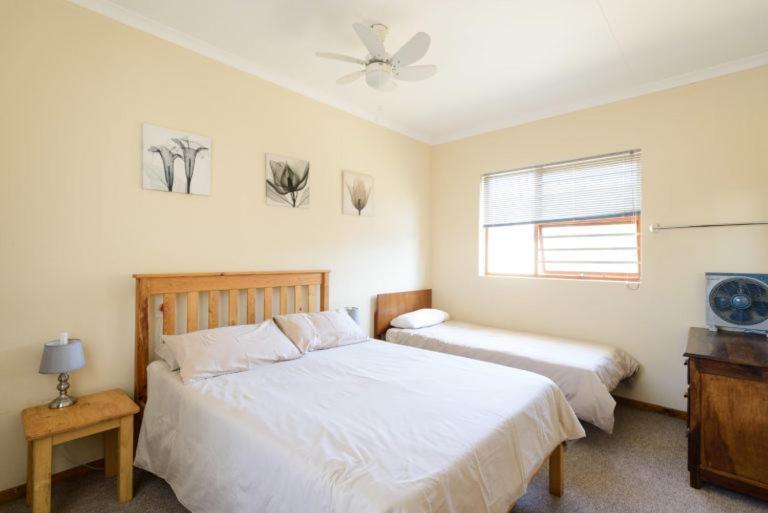 Albatross Beach Guest House Jeffreys Bay Bagian luar foto