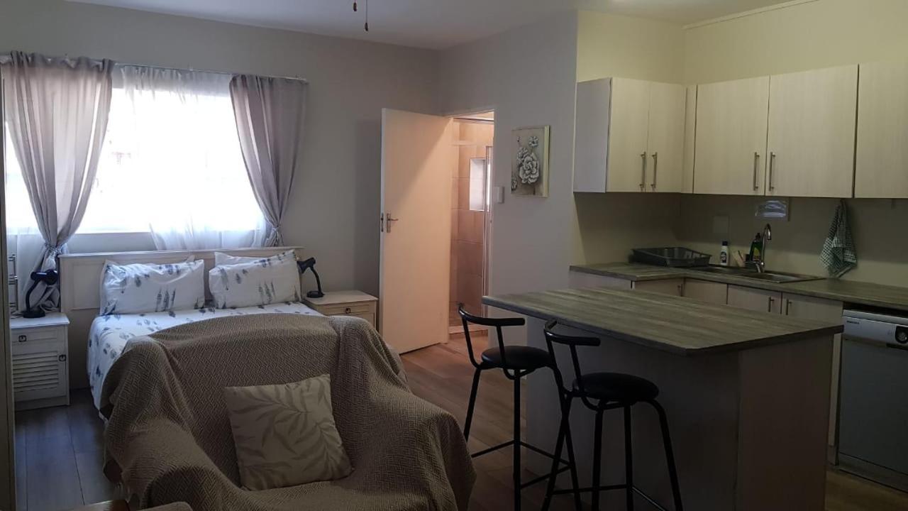 Albatross Beach Guest House Jeffreys Bay Bagian luar foto