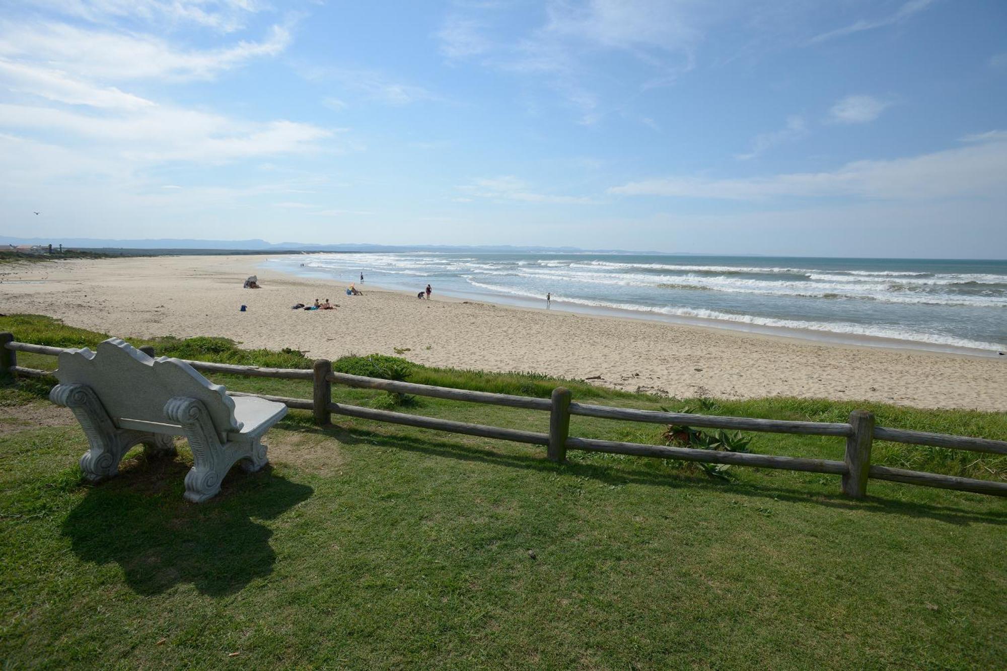 Albatross Beach Guest House Jeffreys Bay Bagian luar foto