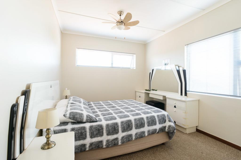 Albatross Beach Guest House Jeffreys Bay Bagian luar foto